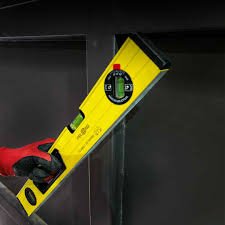 NIVEL AMARILLO CON IMAN 18"